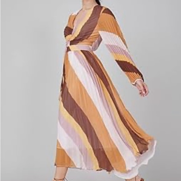 NWT MOTF PREMIUM PLEATED LIGHT FLOWY V-NECK Nude Tone Dress, size XL - Picture 4 of 12
